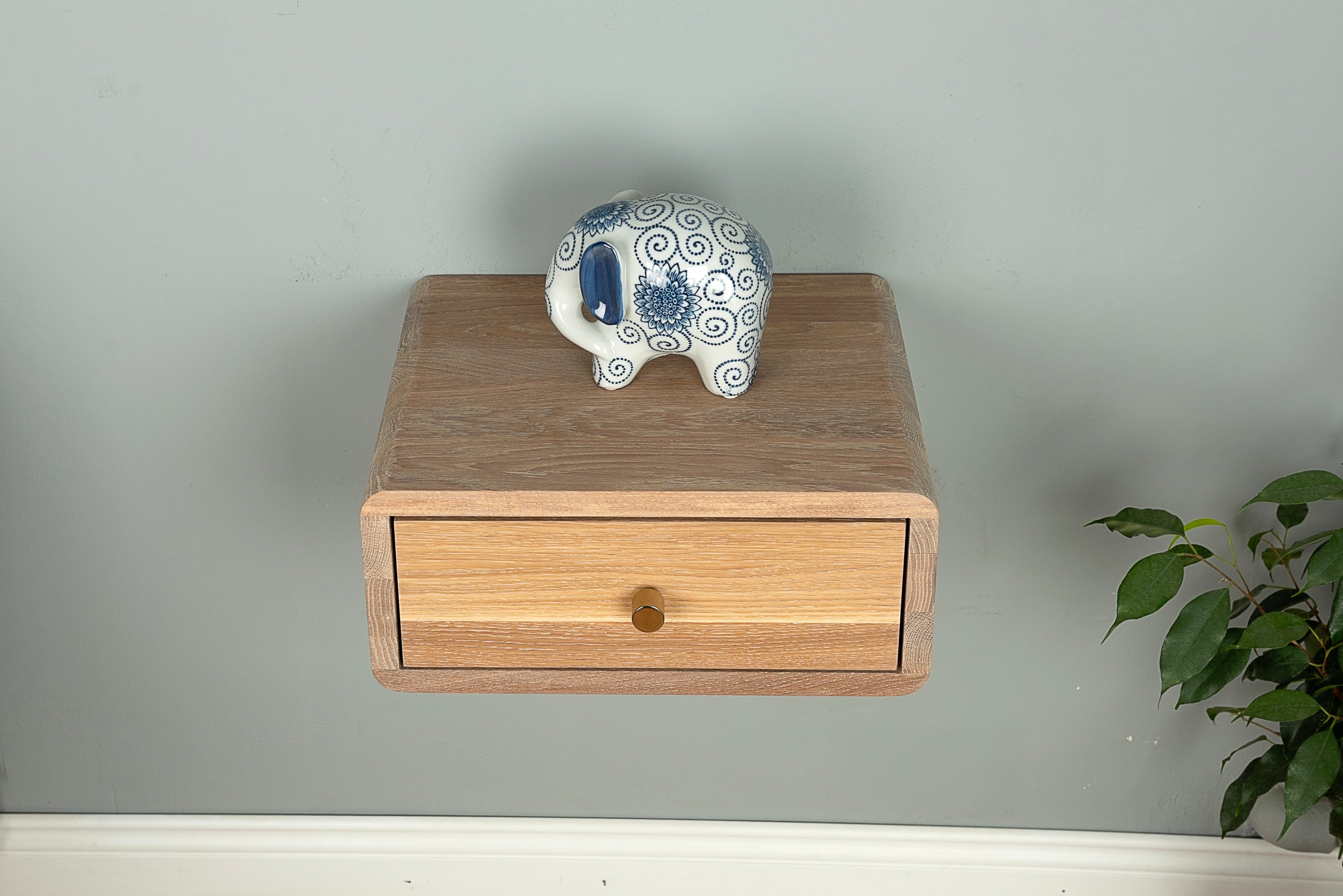 Floating Nightstand with Drawer in Solid Oak – Wall Mounted Bedside Table with Metal Handle