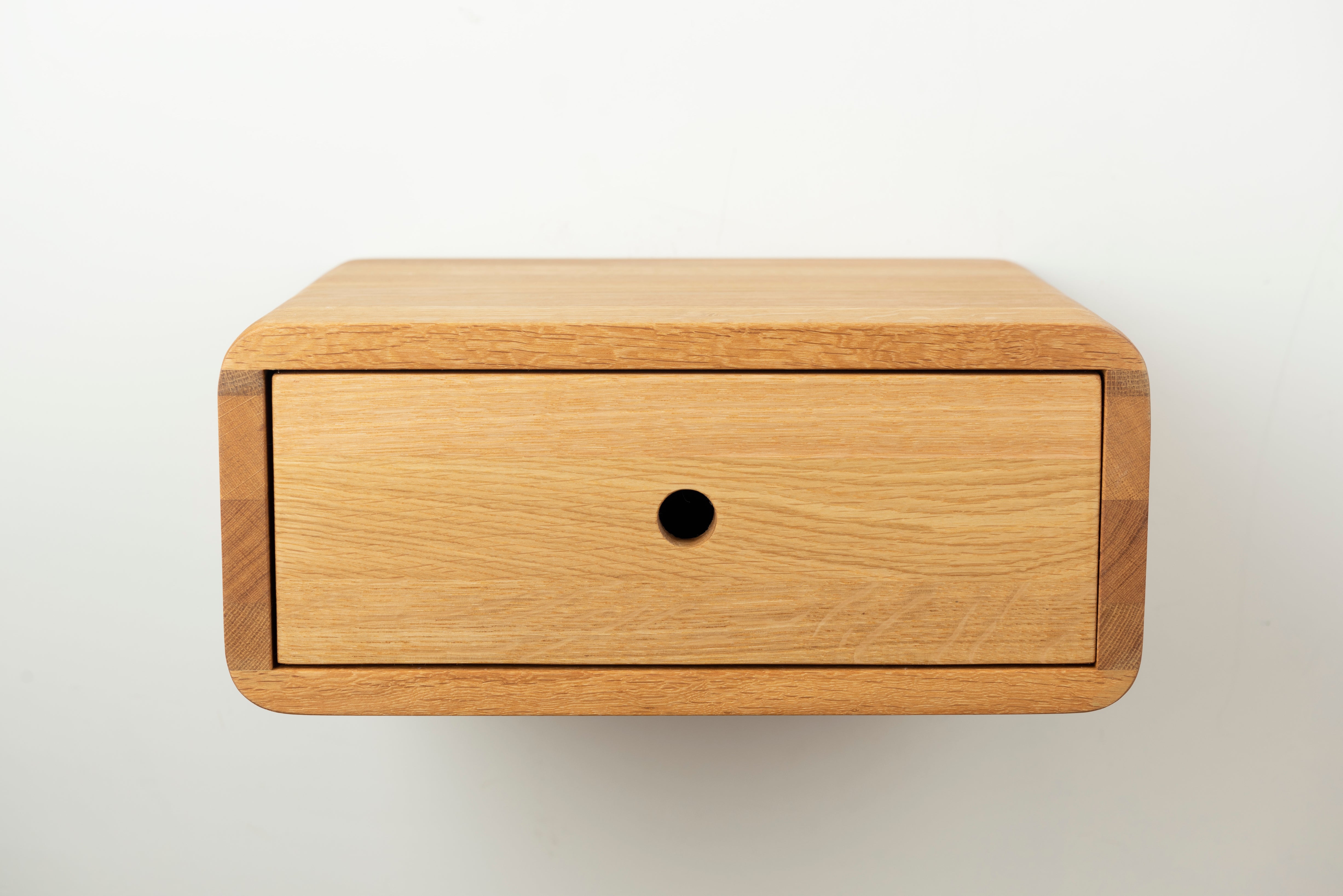 Floating Nightstand with Drawer in Solid Oak – Wall Mounted Bedside Table with Round Cut-Out Handle