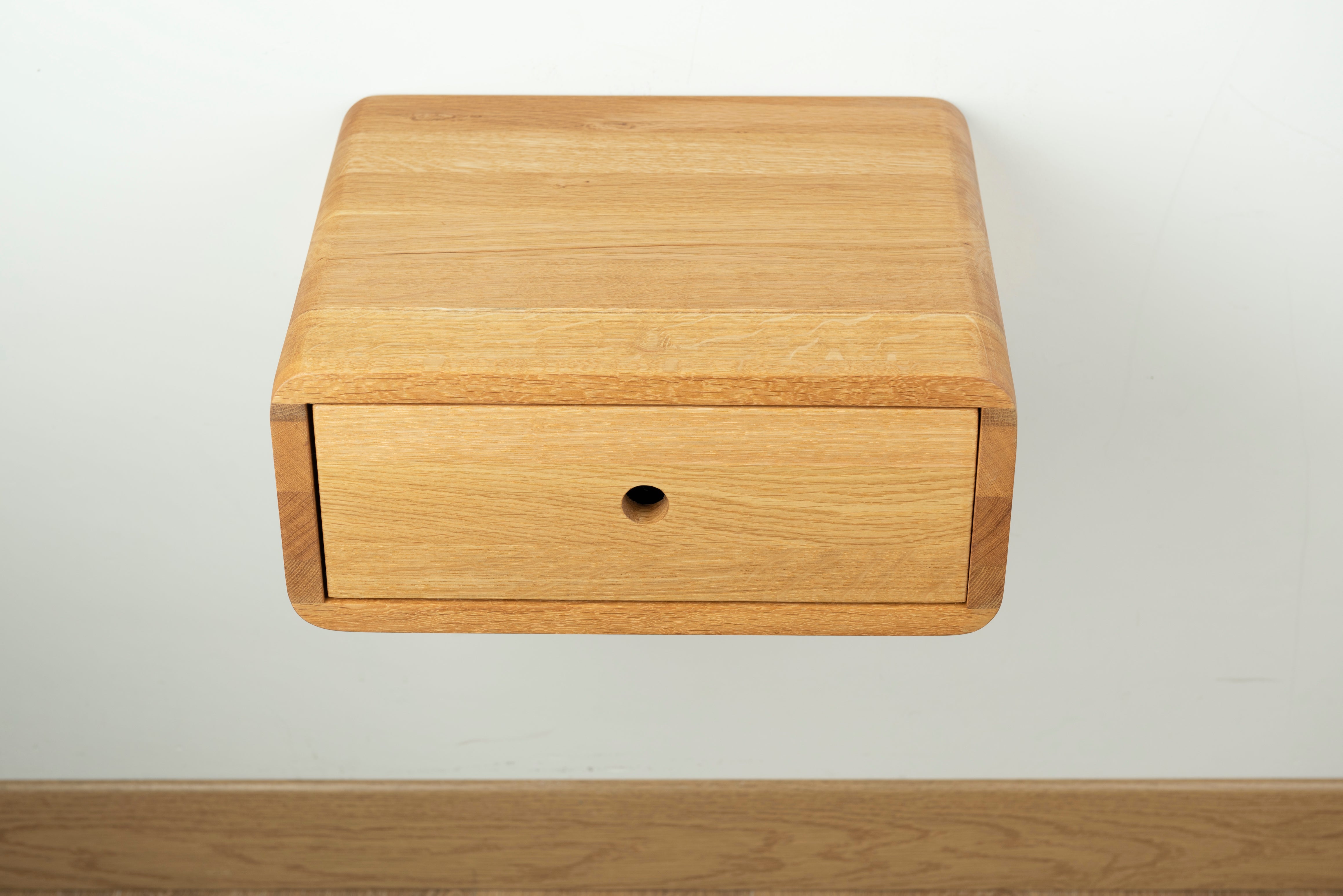 Floating Nightstand with Drawer in Solid Oak – Wall Mounted Bedside Table with Round Cut-Out Handle