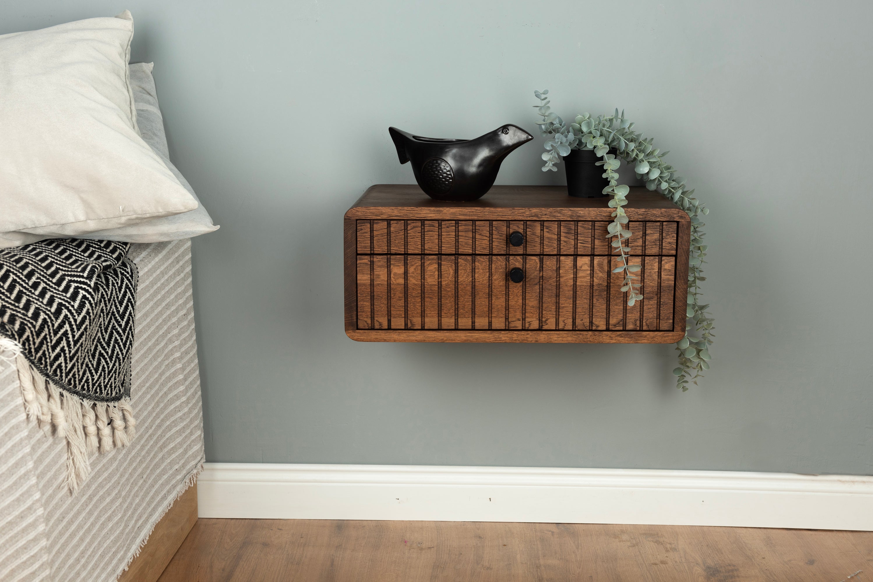 Floating Nightstand with 2 Fluted Drawers in Solid Oak – Wall Mounted Bedside Table with Metal Handles