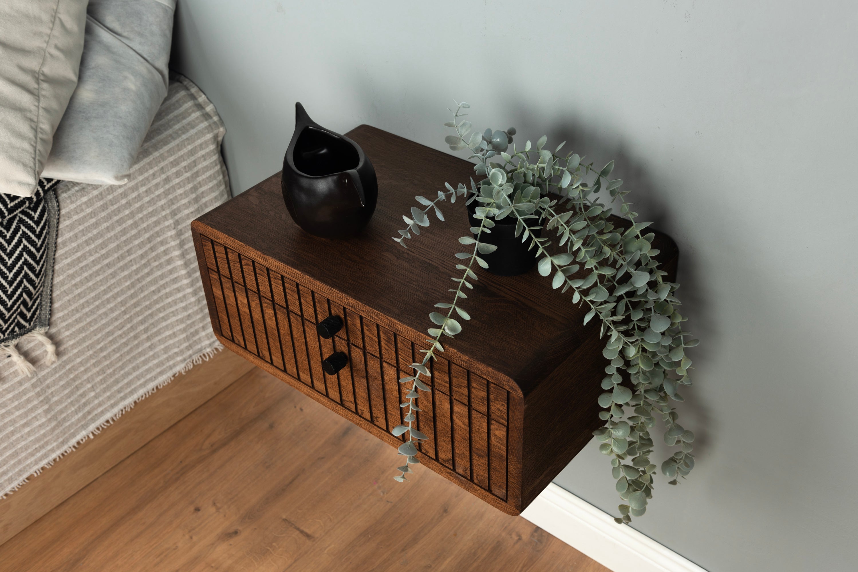 Floating Nightstand with 2 Fluted Drawers in Solid Oak – Wall Mounted Bedside Table with Metal Handles
