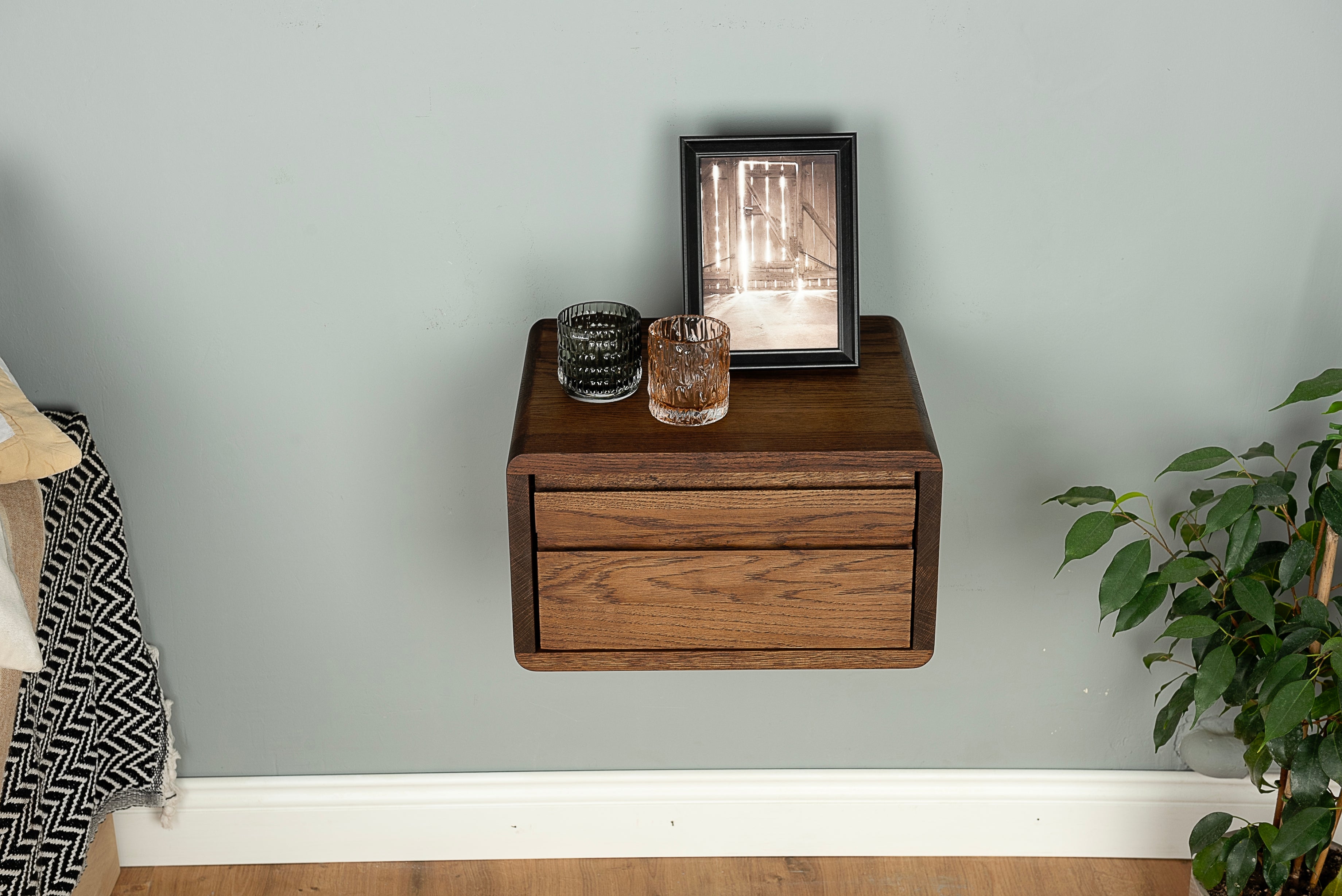 Floating Nightstand with 2 Drawers in Solid Oak – Wall Mounted Bedside Table with Integrated Cut-Out Handle