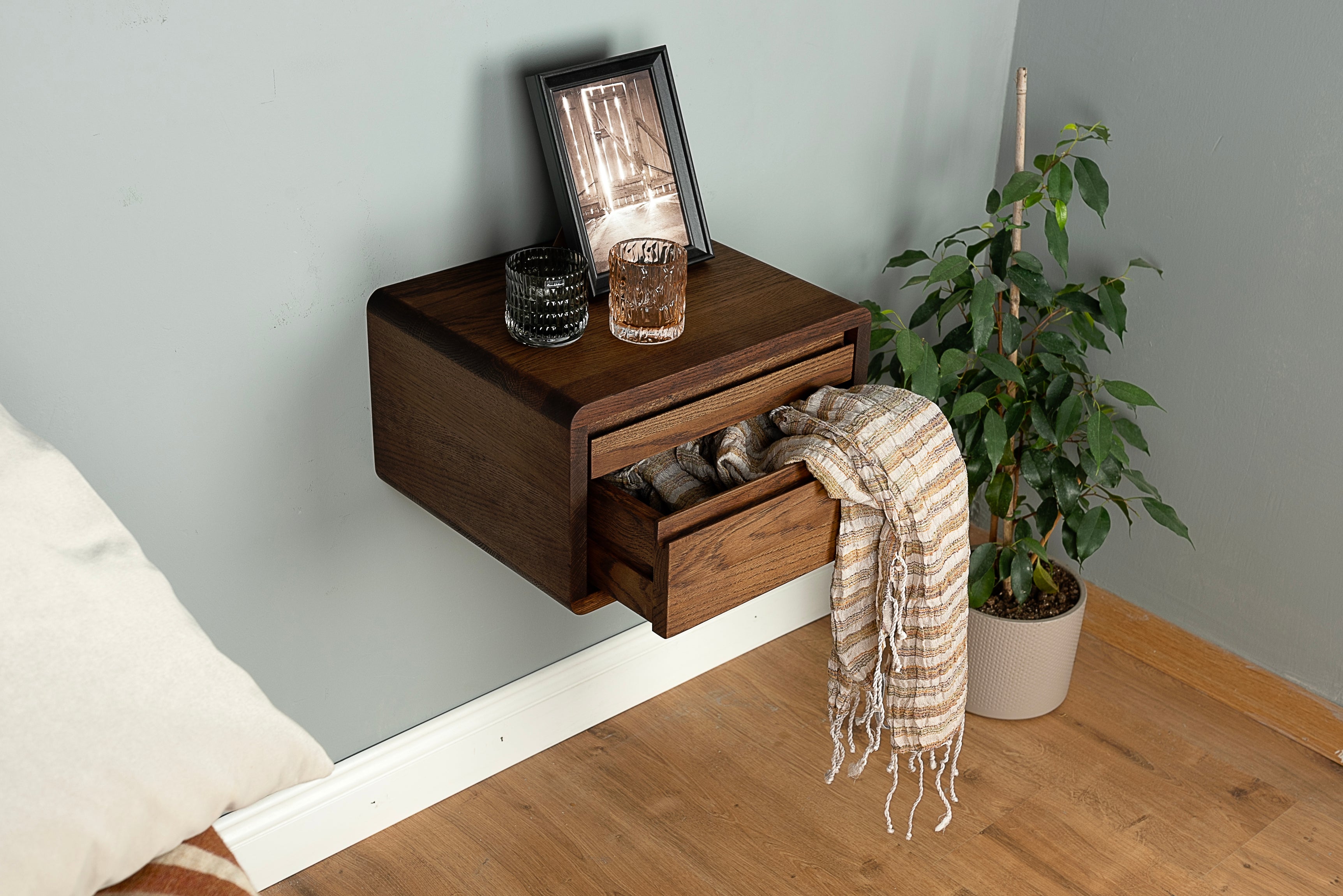 Floating Nightstand with 2 Drawers in Solid Oak – Wall Mounted Bedside Table with Integrated Cut-Out Handle